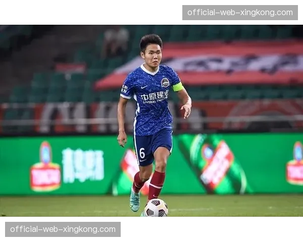 河南队王上源六十五次传球一次关键传球 中场组织核心作用明显